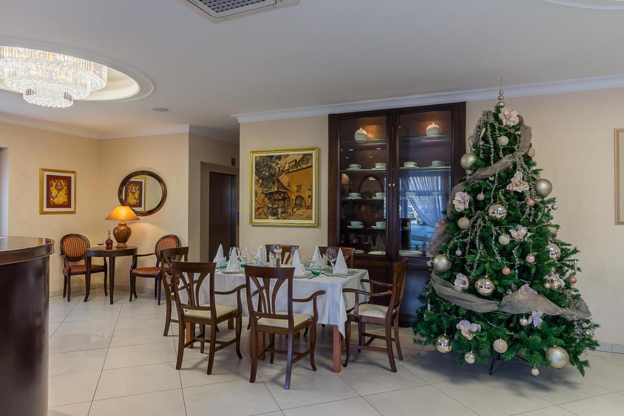 Hotel Maroon Загреб Экстерьер фото