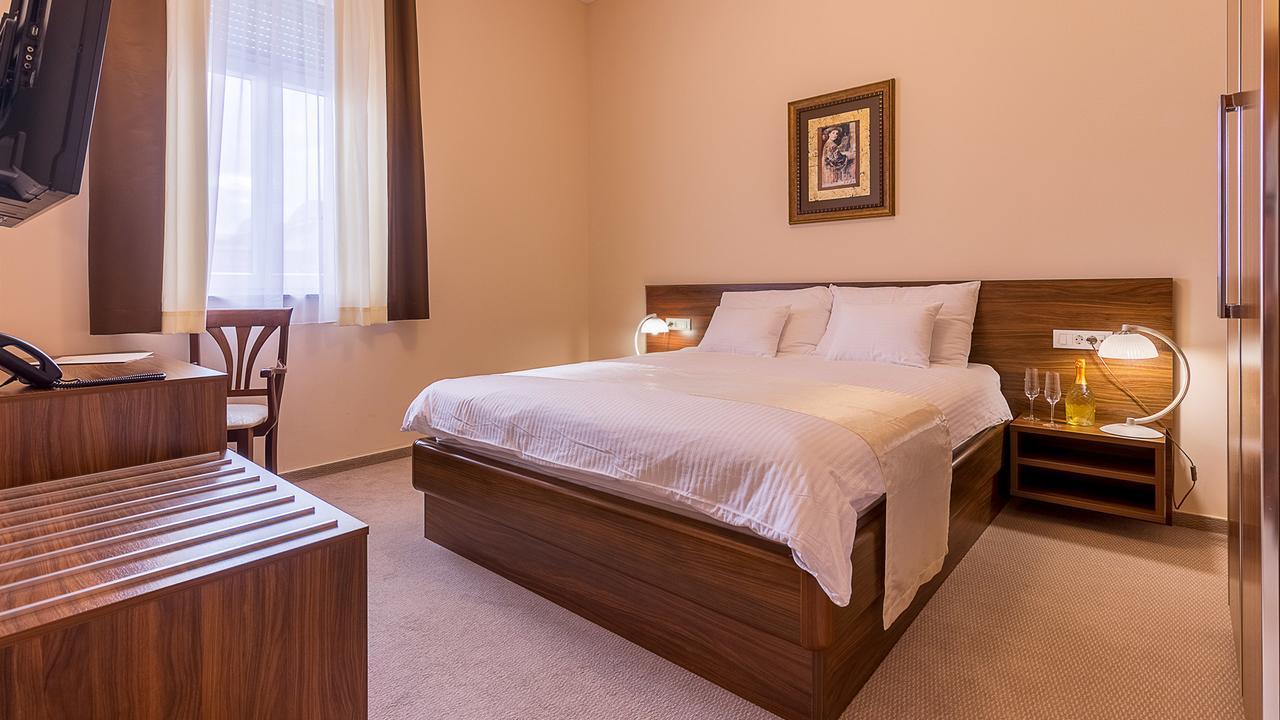 Hotel Maroon Загреб Экстерьер фото