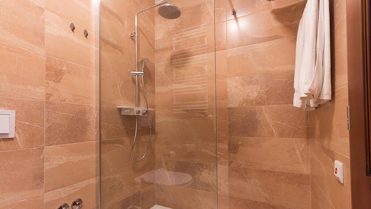 Hotel Maroon Загреб Экстерьер фото