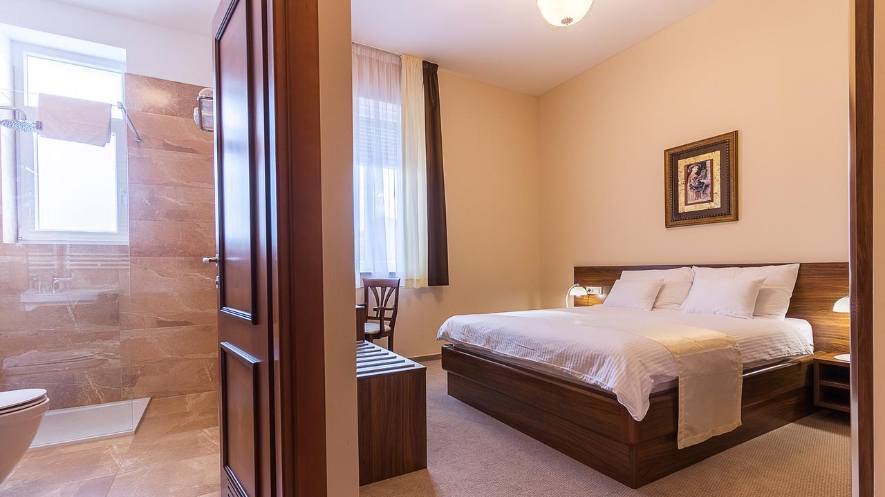 Hotel Maroon Загреб Экстерьер фото