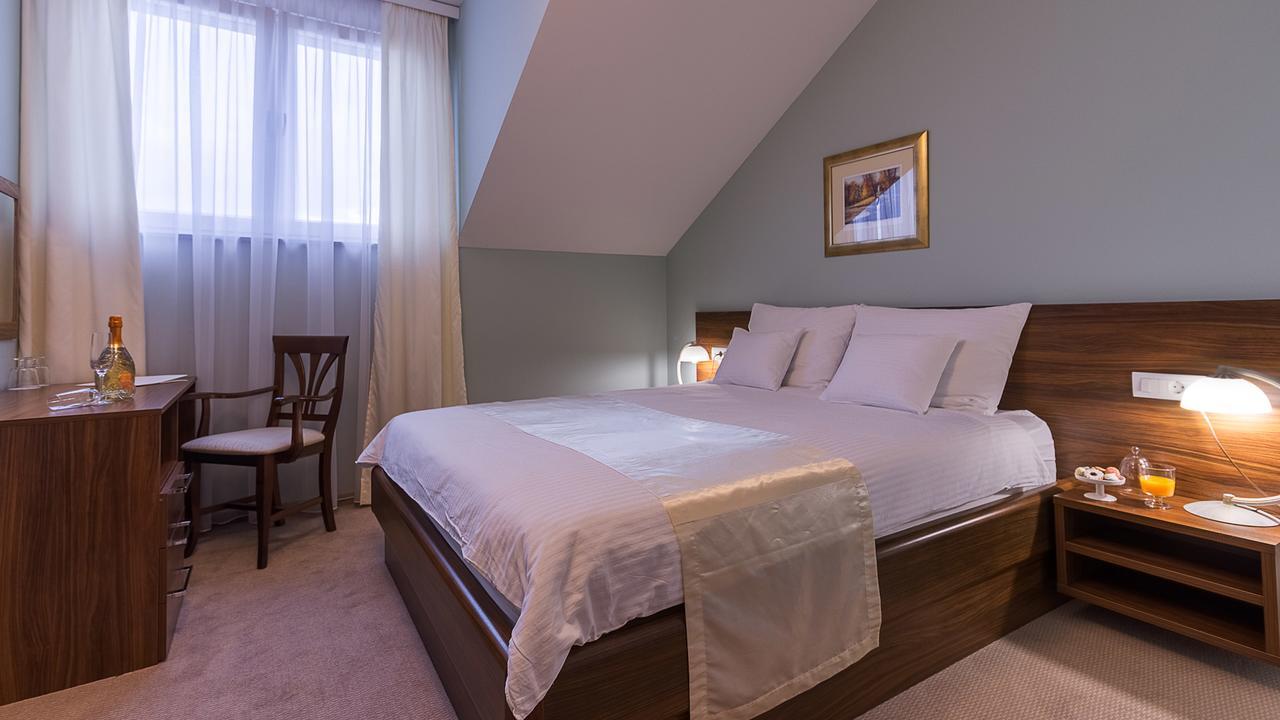 Hotel Maroon Загреб Экстерьер фото