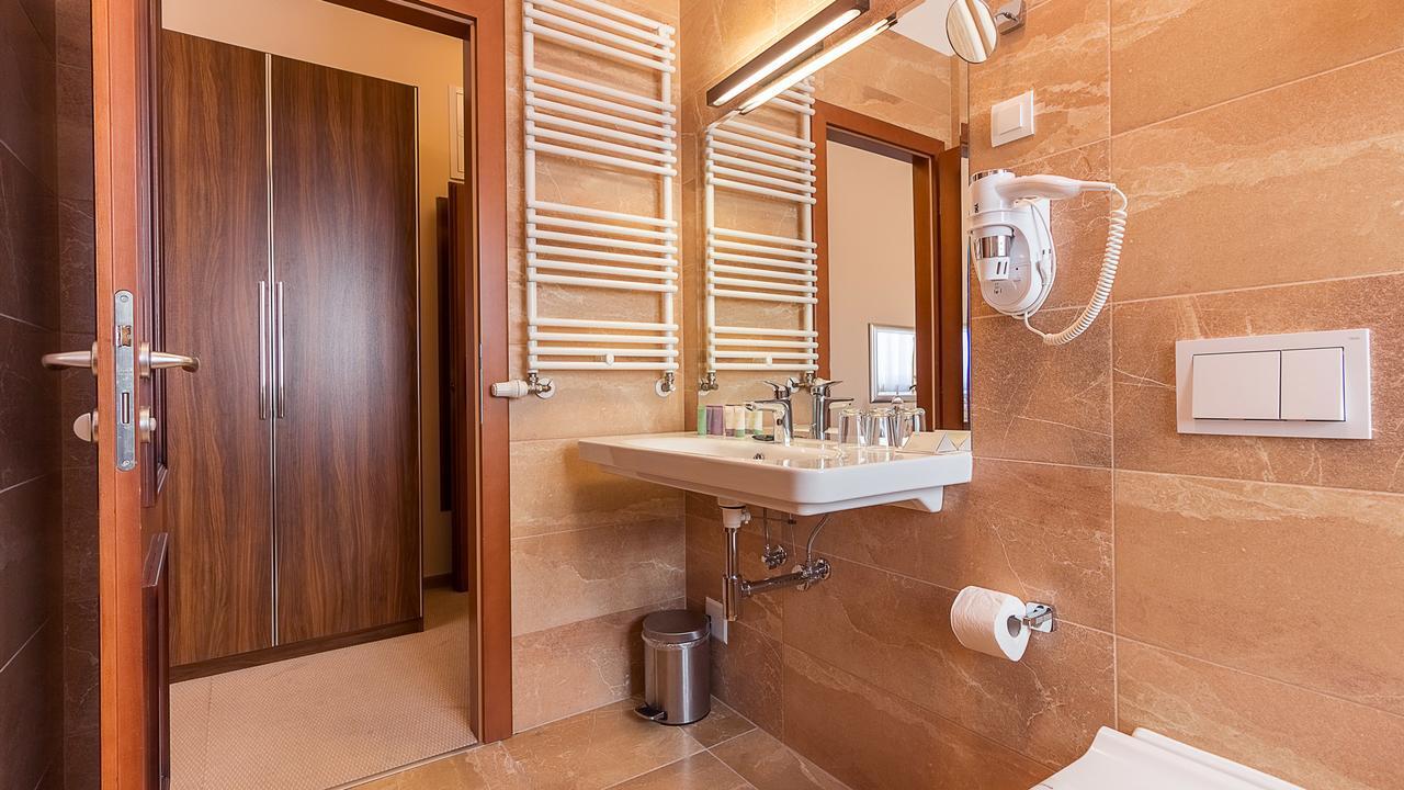 Hotel Maroon Загреб Экстерьер фото