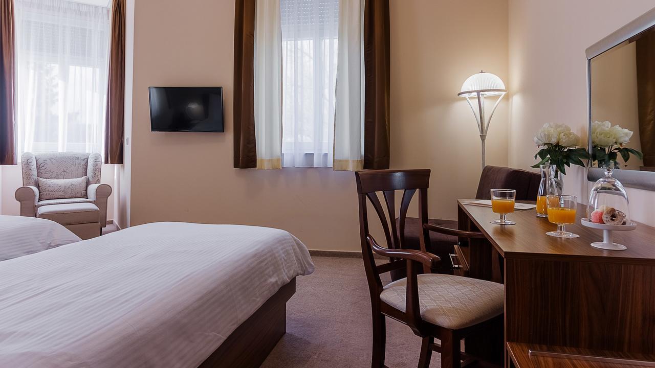 Hotel Maroon Загреб Экстерьер фото